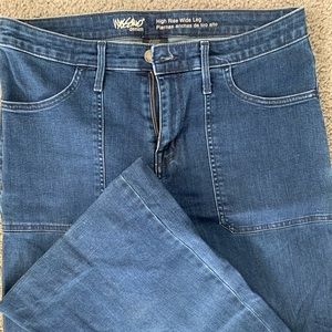 High Waisted & Wide Legged Jeans